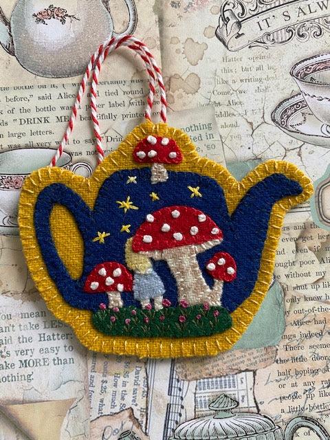VMUC- Wool Kit/Printed Pattern ALICE IN THE TEAPOT-Week 9-VERY MERRY UNCHRISTMAS