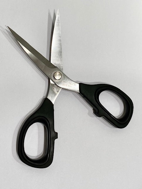 Kai 5 1/2 in. Straight Serrated Scissors