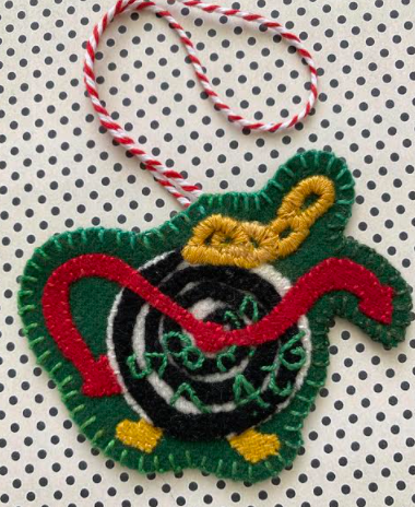 VMUC- Wool Kit/Printed Pattern-SILLY CLOCK POT week 11-VERY MERRY UNCHRISTMAS