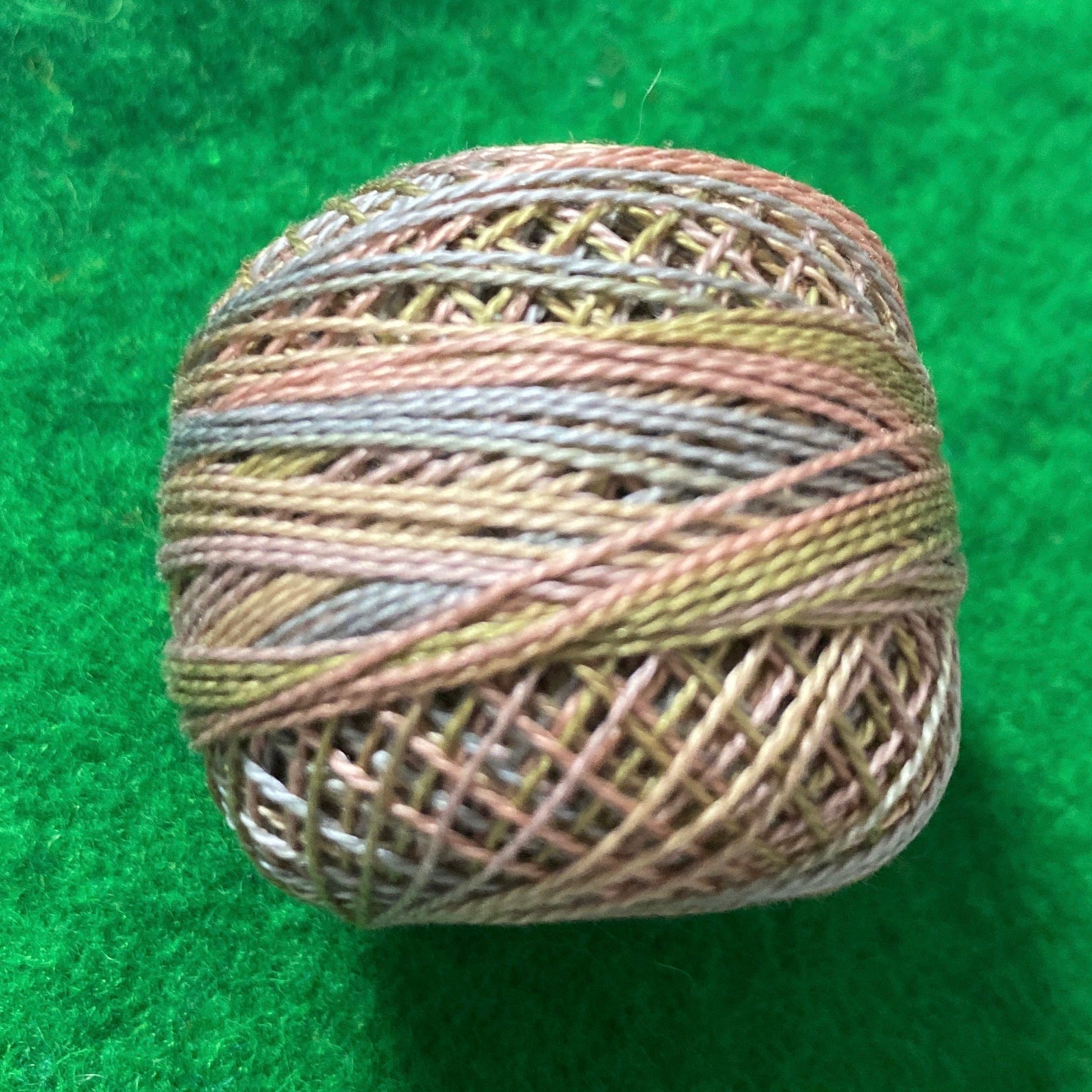 Valdani Perlé Cotton Variegated: O520 - Vintage Pastel