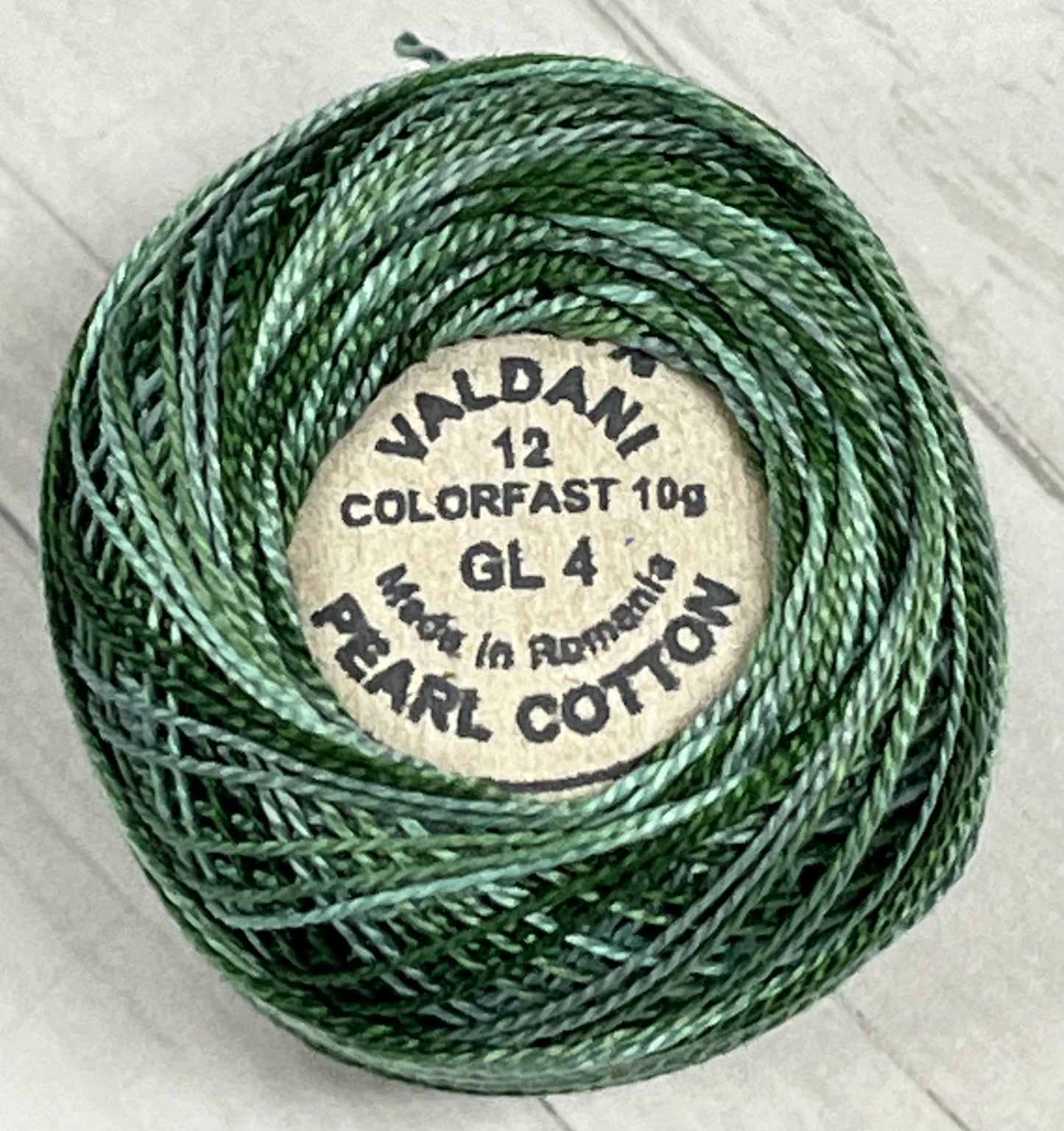 Valdani Perlé Cotton Variegated: GL4 – Seeded Eucalyptus