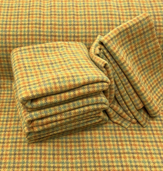 100% Wool Fabric - Peas & Carrots