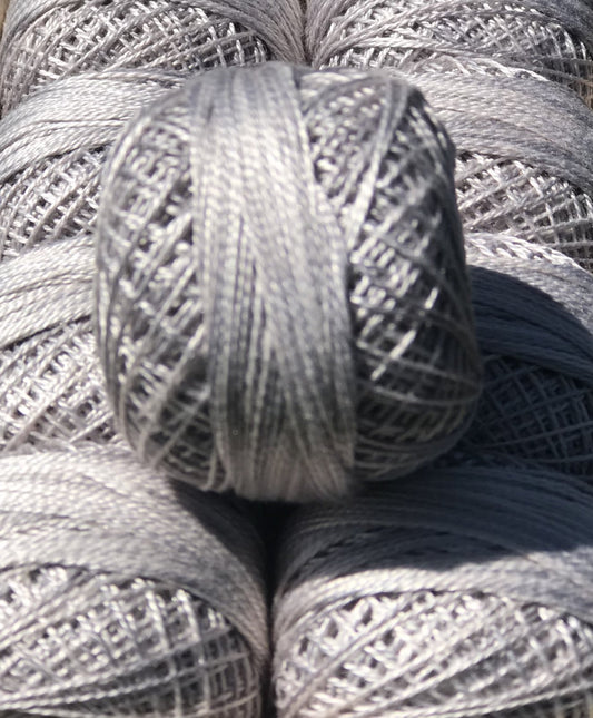 Valdani Perlé Cotton Variegated: "New Color" O118  Shades of Gray