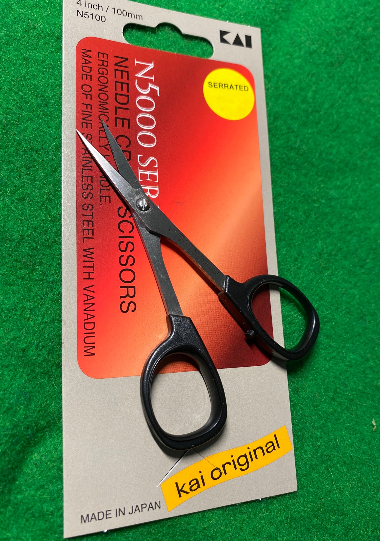 Kai 4 in. Needle Crafts Serrated Straight Scissors